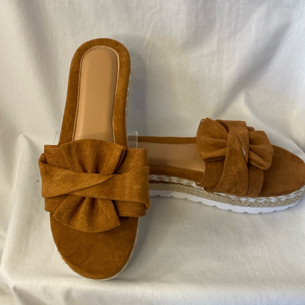StyleWe ~ Women's Size 7 Brown Low Wedge~Platform Sandals w/ Bow Details